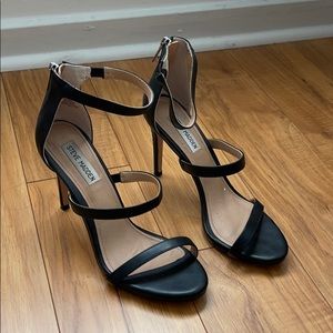 steve madden black strappy heel